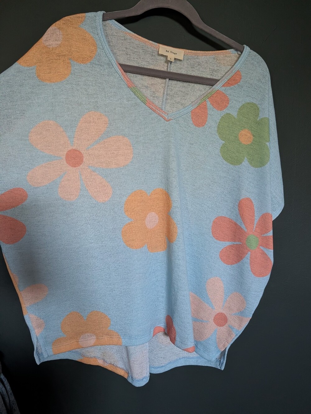 Be Stage Floral V-Neck Pullover Short Sleeve Sweater